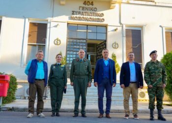 Σε δωρεά δύο υπερσύγχρονων απινιδωτών στο 404  (ΓΣΝ) Λάρισας και το 303  (ΠΕΒ) προέβη η Περιφέρεια Θεσσαλίας.