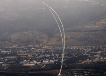 Ομοβροντία ρουκετών από Χεζμπολάχ – Σειρήνες σε 180 περιοχές του Ισραήλ