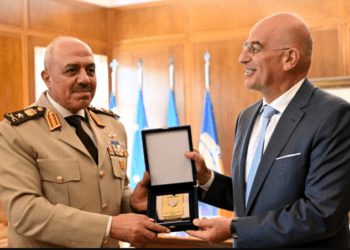 Συνάντηση Δένδια με τον αρχηγό του Γενικού Επιτελείου των Ενόπλων Δυνάμεων της Αιγύπτου