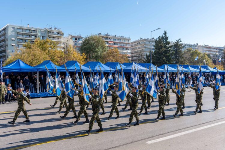 Εντυπωσιακές φωτογραφίες από τις τις Στρατιωτικές Παρελάσεις ανά την Επικράτεια