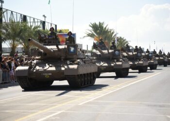 Κύπρος: Εντυπωσιακές εικόνες από τη στρατιωτική παρέλαση της 1ης Οκτωβρίου (vid)