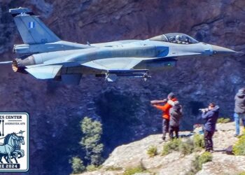 Εντυπωσίασαν & οι Γερόλυκοι της ΠΑ στην 117 ΠΜ …Χαμηλές πτήσεις απο τα Θρυλικά F-4 (video)