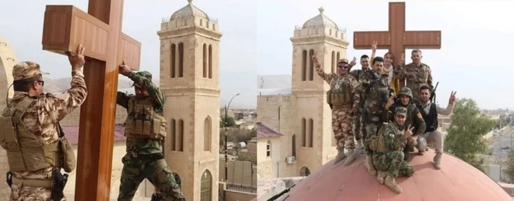 Κούρδοι στρατιώτες αποκαθιστούν τον σταυρό και την καμπάνα εκκλησίας στο βόρειο Ιράκ