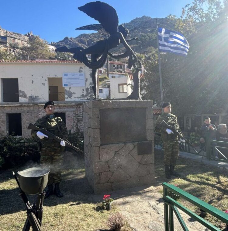 Η Σαμοθράκη γιορτάζει με λαμπρότητα την επέτειο της απελευθέρωσής (vid)