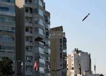 Καρέ-καρέ η ισοπέδωση πολυκατοικίας στη Δαμασκό