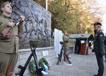 Μνημόσυνο  για τους πεσόντες Ιππείς του Έπους του 1940… Στο μνημείο Ιππικού στο Μέτσοβο.