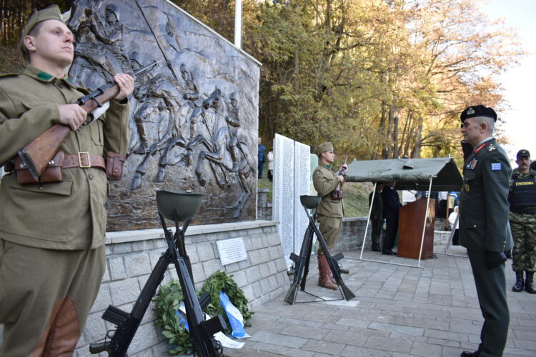 Μνημόσυνο  για τους πεσόντες Ιππείς του Έπους του 1940… Στο μνημείο Ιππικού στο Μέτσοβο.