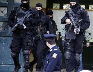 Όπλα, χειροβομβίδες και εκρηκτικά …Εντόπισε η Αντιτρομοκρατική