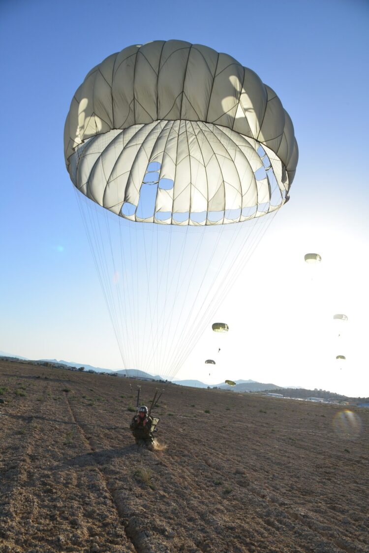 O “Θάνατος θα έρθει από Ψηλά” …. Απονομή  Πτυχίων & Πτερύγια στους νέους  Πολεμιστές του Ουρανού  στη (ΣΧΑΛ)