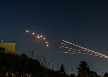 Σύμβουλος Χαμενεΐ: Το Ιράν ετοιμάζεται να απαντήσει στο Ισραήλ