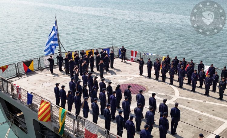Tο μετάλλιο “EUNAVFOR ASPIDES” στο πλήρωμα της φρεγάτας ΣΠΕΤΣΑΙ