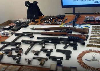 Δυτική Αττική: Κατασχέθηκε μεγάλος αριθμός όπλων και εκρηκτικών υλών – Πέντε συλλήψεις