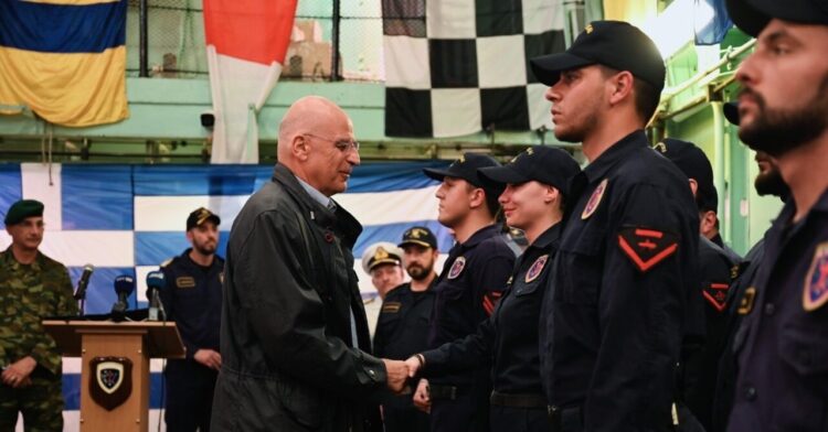 Tελετή Παράδοσης – Παραλαβής της εν πλω Διοίκησης της Ευρωπαϊκής Επιχείρησης «ΑΣΠΙΔΕΣ» στον Έλληνα Αρχιπλοίαρχο Κωνσταντίνο Πιτυκάκη