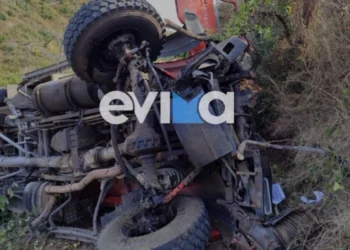 Εύβοια: Νεκρός πυροσβέστης μετά από πτώση πυροσβεστικού οχήματος σε χαράδρα