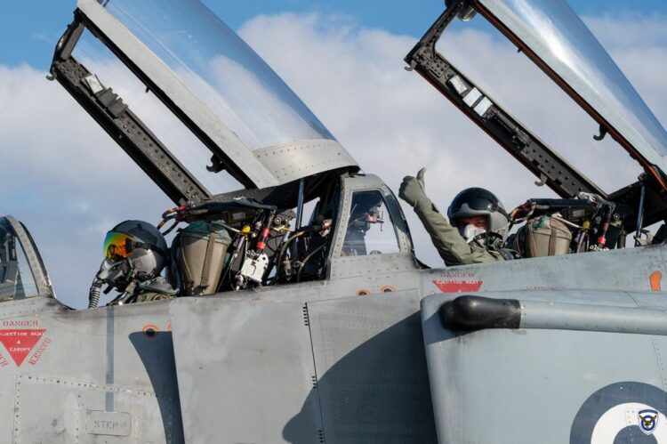 Πτήσεις Απόστρατων Αξιωματικών , Εν Ενεργεία Αξιωματικών  & δημοσιογράφων στην 111ΠΜ