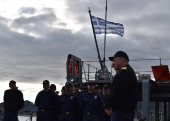 Επίσκεψη του Αρχηγού ΓΕΝ στη Λέσβο για ανταλλαγή ευχών με το προσωπικό