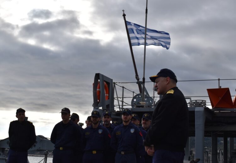 Επίσκεψη του Αρχηγού ΓΕΝ στη Λέσβο για ανταλλαγή ευχών με το προσωπικό