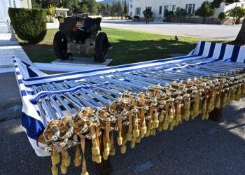 Απονομή Ξιφών σε Αξιωματικούς του Στρατού Ξηράς