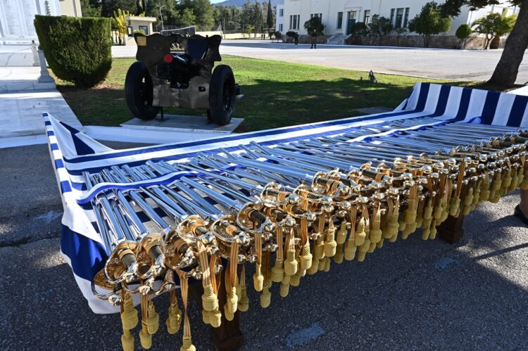 Απονομή Ξιφών σε Αξιωματικούς του Στρατού Ξηράς