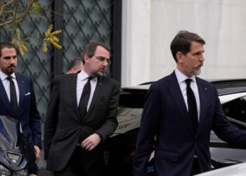 «De Grecia» το επίθετο των μελών …Της τέως βασιλικής οικογένειας