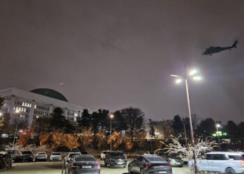 Νότια Κορέα: Στη Βουλή οι ειδικές δυνάμεις και ελικόπτερα – Επιβολή στρατιωτικού νόμου