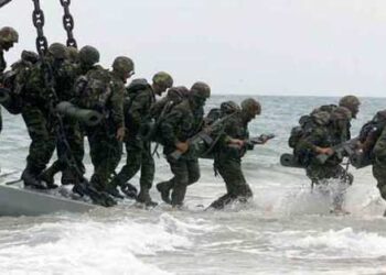 Στην εκπομπή “Με Αρετή και Τόλμη”, εντυπωσιακές αμφίβιες αποβατικές επιχειρήσεις στο πλαίσιο της «ΤΑΜΣ ΑΙΓΙΑΛΟΣ 2024/3»