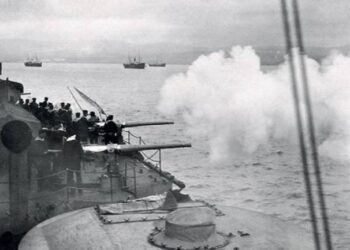 Ναυμαχία Έλλης: Το Αβέρωφ “καθαρίζει” μόνο του με τον τουρκικό στόλο