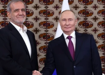 Ο Ιρανός πρόεδρος μεταβαίνει στη Μόσχα για την υπογραφή συνθήκης με τον Πούτιν