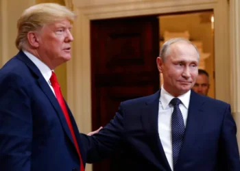 Το Κρεμλίνο δηλώνει έτοιμο για διάλογο «αμοιβαίου σεβασμού» με τον Τραμπ