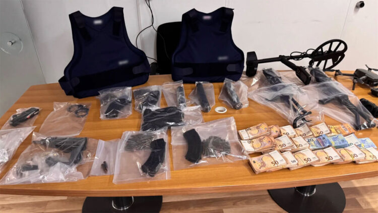 Οπλοστάσιο εντοπίστηκε στο σπίτι των δραστών της δολοφονίας στους Θρακομακεδόνες