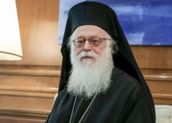 Μεταφορά του Αρχιεπισκόπου Αλβανίας Αναστάσιου εκτάκτως στην Αθήνα για νοσηλεία, με C-27J της Π.Α.