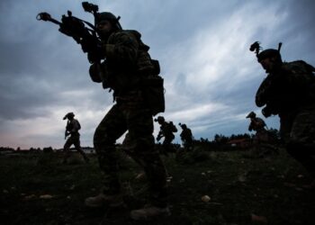 Στην εκπομπή “Με Αρετή και Τόλμη”, η εκπαίδευση μάχης των Πεζοναυτών της ΔΕΠ στις κορυφές του Ολύμπου