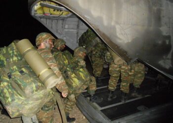 Στην εκπομπή “Με Αρετή και Τόλμη”, η εκπαίδευση της 5ης Αερομεταφερόμενης Ταξιαρχίας