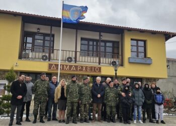 Εθνοφύλακες Ύψωσαν τη Σημαία της 7ης Μ/Κ Ταξιαρχίας «ΣΑΡΑΝΤΑΠΟΡΟΣ»… Έξω από το Δημαρχείο Σουφλίου (vid)