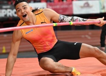 Απίστευτο:Πέταξε ο Μανόλο στα 6.01μ  και ….έστειλε τους Έλληνες στα Ουράνια