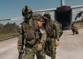 H Σουηδία δεν αποκλείει να στείλει στρατεύματα στα Σύνορα με τη  Ρωσία