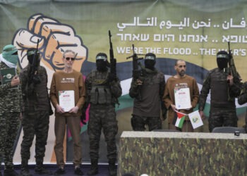 Γάζα: Η Χαμάς παρέδωσε τρεις Ισραηλινούς ομήρους στον Ερυθρό Σταυρό