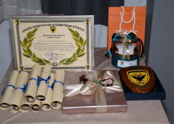 το Παράρτημα Ξάνθης της Ενώσεως Αποστράτων Αξιωματικών Στρατού έκοψε τη Βασιλόπιτά του και βράβευσε τα τέκνα των μελών του Παραρτήματος !