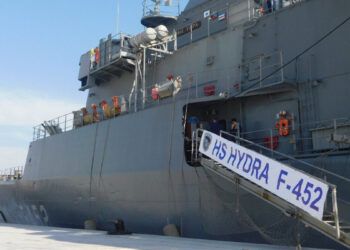Στη Φρεγάτα ΥΔΡΑ  που  συμμετέχει στις “Ασπίδες”ο Έλληνας ΥΕΘΑ