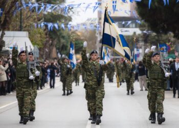 Εντυπωσιακές φωτογραφίες από τις Στρατιωτικές Παρελάσεις σε όλη τη χώρα