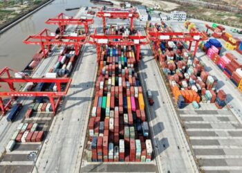 Με δασμούς 25% σε εισαγωγές αμερικανικών προϊόντων απαντά ο Καναδάς στον Τραμπ