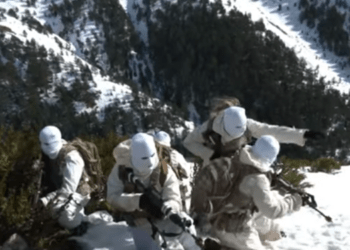 “Με Αρετή και Τόλμη”…Άνδρες του 575 Τάγματος Πεζοναυτών, στον Όλυμπο στα 2000μ