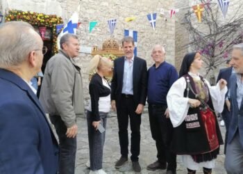 Θερμή υποδοχή στην παρουσία του Παύλου Ντε Γκρες στη Μάνη
