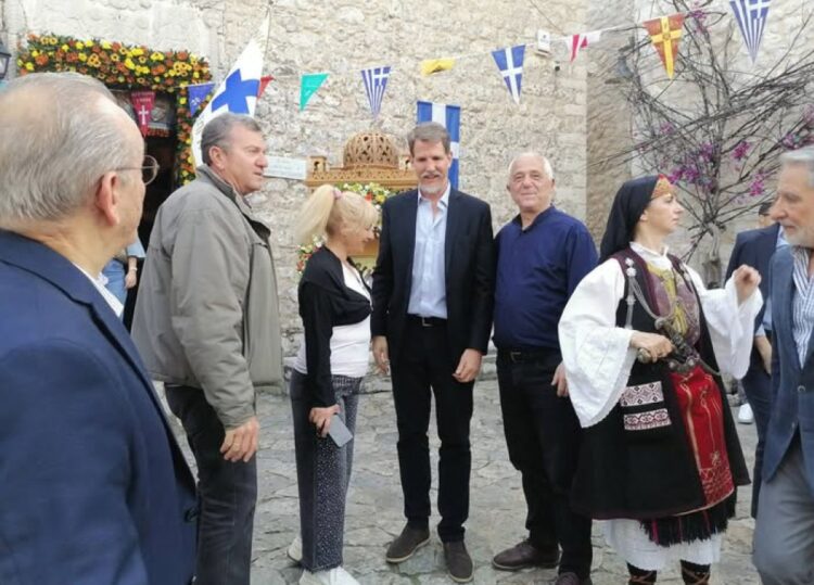 Θερμή υποδοχή στην παρουσία του Παύλου Ντε Γκρες στη Μάνη