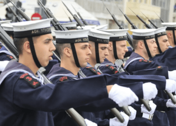 Υπαξιωματικοί του ΠΝ : «η Κύπρος είναι ελληνική» και «Ισαάκ Σολωμέ δεν θα σας ξεχνώ ποτέ». (video)