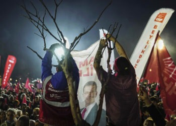 Τουρκία: Παρατάθηκαν ως τις 19.30 οι εσωκομματικές εκλογές του CHP -Παύθηκε από δήμαρχος Κωνσταντινούπολης ο Ιμάμογλου