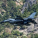 Το “Mach Loop της Ελλάδας “:Χαμηλές πτήσεις μαχητικών στο φαράγγι του Βουραϊκού…Που κόβουν την ανάσα (video)