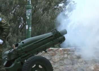 Με τους 21 κανονιοβολισμούς στο Λυκαβηττό…Άρχισαν οι εκδηλώσεις  της 25ης Μαρτίου (video)