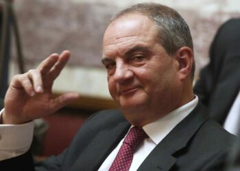 `Ο Κώστας Καραμανλής Αποχαιρετώντας τον Μητροπολίτη πρώην Θεσσαλονίκης Άνθιμο