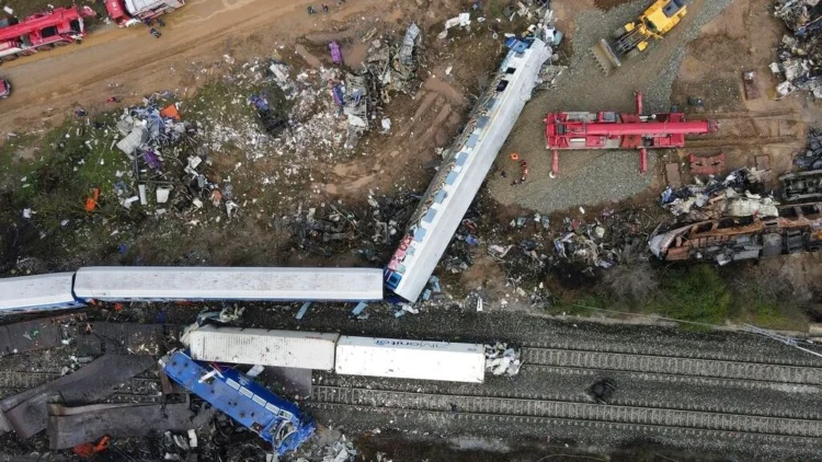 Τέμπη: Ο ανακριτής ζητά να καταθέσουν τα πτυχία τους οι εμπειρογνώμονες των οικογενειών